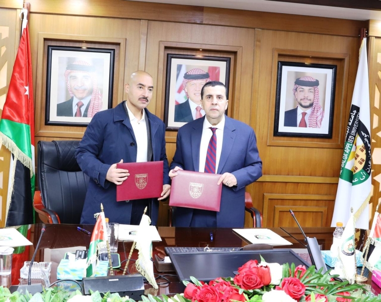 رئيس جامعة البترا يبحث سبل التعاون الأكاديمي مع وفد كلية 