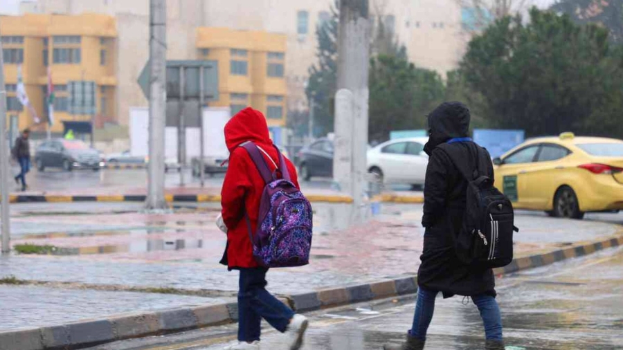 تأخير دوام المدارس في لواء بصيرا حتى العاشرة صباحا نظرا للأحوال الجوية