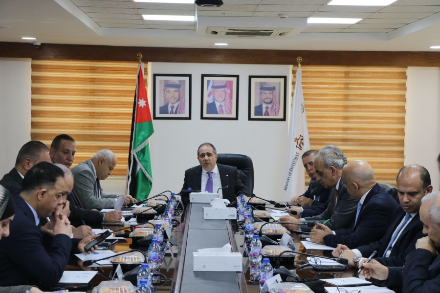 اجتماع حكومي في وزارة الاستثمار لتطوير الخدمة الاستثمارية الشاملة 
