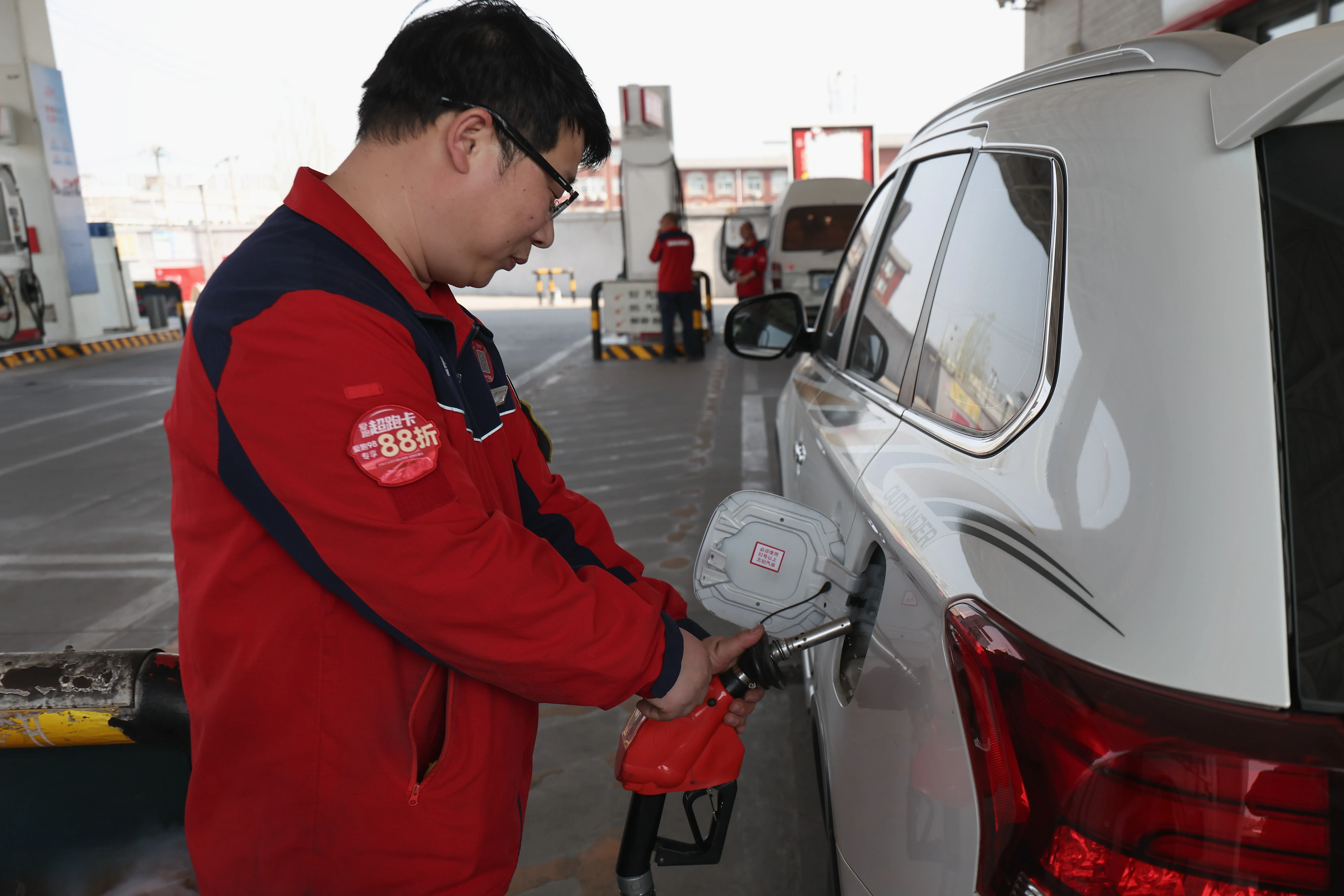 الصين ترفع أسعار البنزين والديزل وسط تقلبات أسواق الطاقة