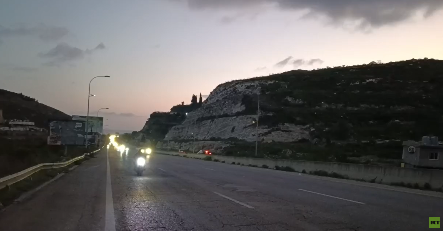 لبنانيون يتدفقون جنوبا رغم القصف الاسرائيلي