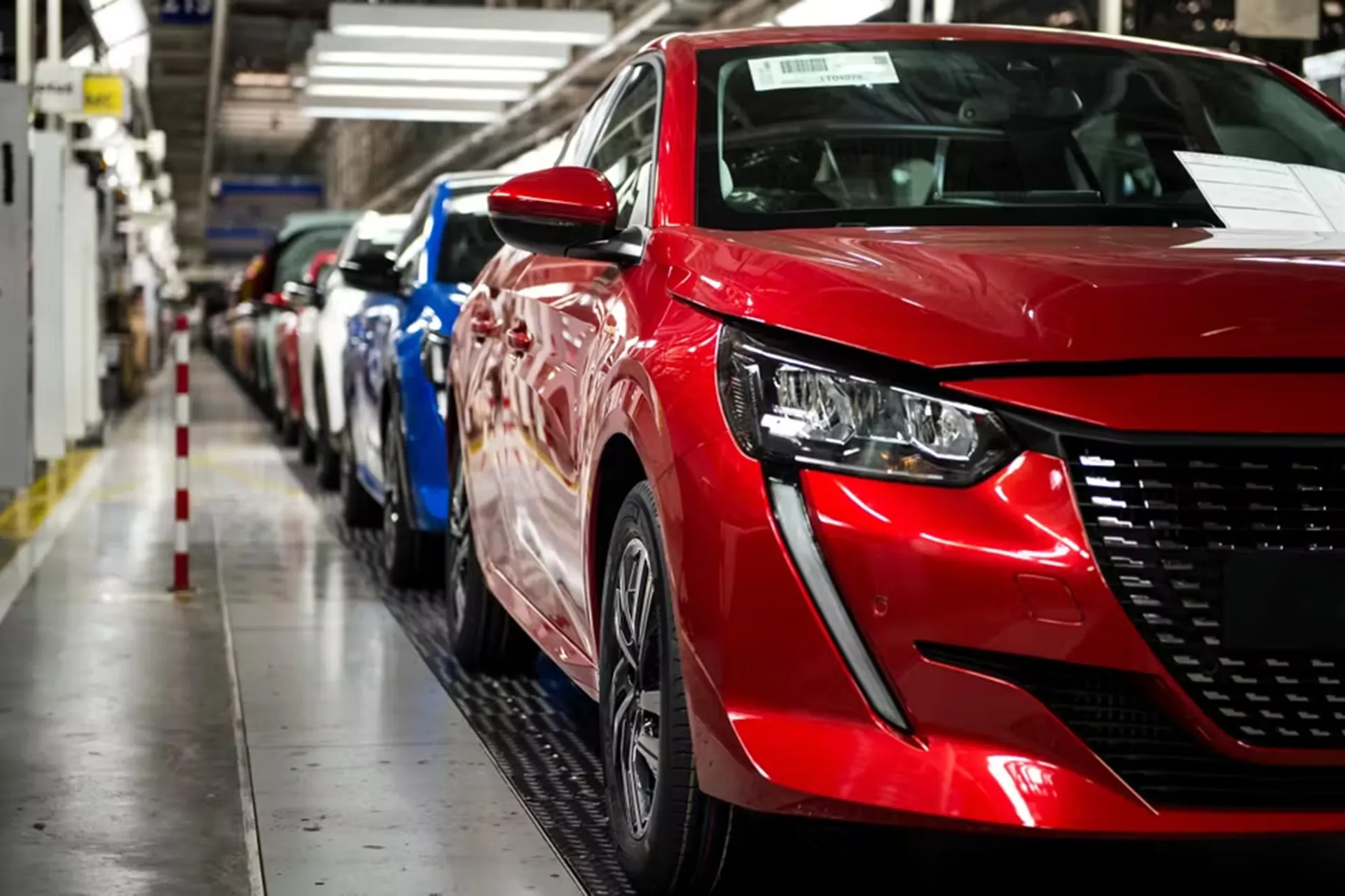 ستيلانتيس تستدعي آلاف السيارات بسبب خطر حريق المحرك