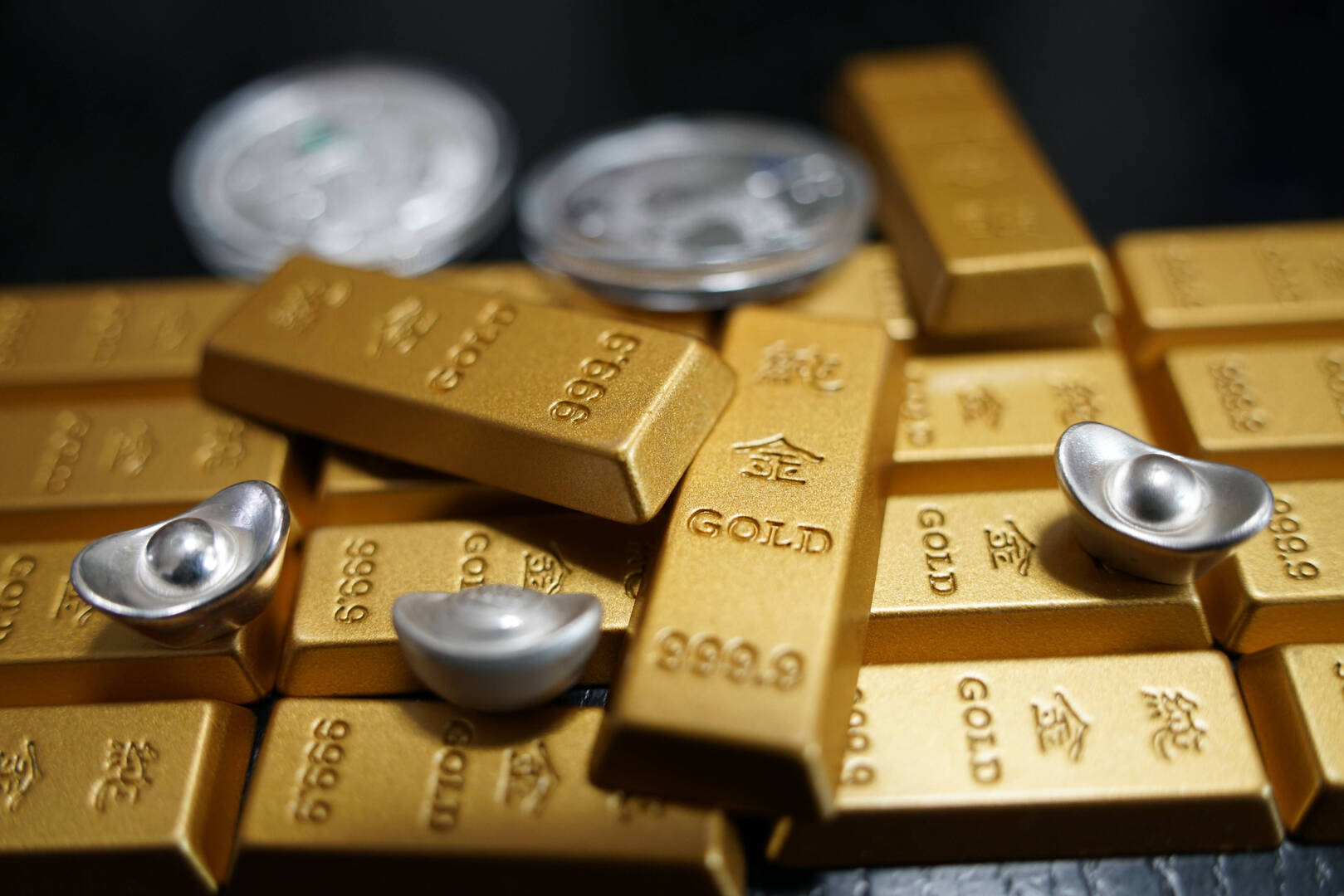 تراجع أسعار الذهب والبلاتين بعد تصريحات ترامب عن مضيق هرمز