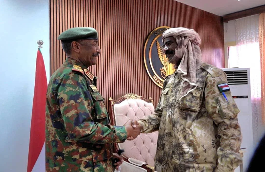 البرهان يستقبل اللواء النور أحمد آدم ويؤكد دعم القوات المسلحة لتوحيد السودان